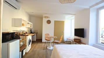 Fer et planche Ă repasser, lit parapluie, Wi-Fi gratuit, draps fournis