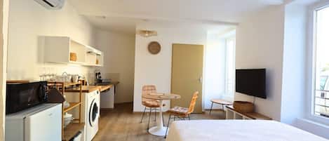 Iron/ironing board, travel cot, free WiFi, bed sheets