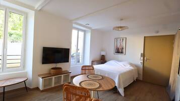 BĂŒgeleisen/BĂŒgelbrett, Reisekinderbett, kostenloses WLAN, BettwĂ€sche