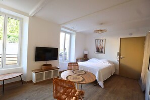 Bügeleisen/Bügelbrett, Reisekinderbett, kostenloses WLAN, Bettwäsche