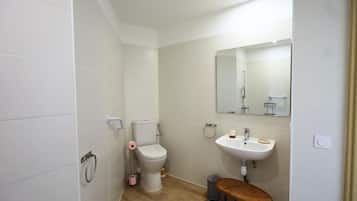 Een douche, een haardroger, handdoeken