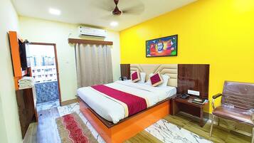 Deluxe Double Room, Air conditioning, City View | In-room safe, soundproofing, free WiFi, bed sheets