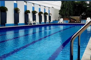 Outdoor pool - Crow Euro Inn Hotel and Resort (Dhamrai)