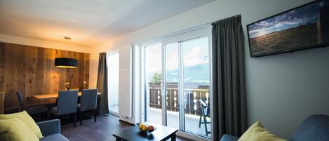 TV, fotballspill, bordtennis og bøker