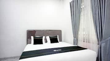Escritorio, wifi gratis y ropa de cama