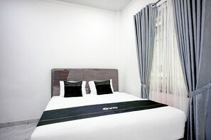 Standard Suite, 1 Double Bed | Desk, free WiFi, bed sheets
