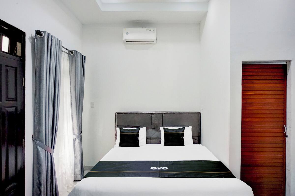 Standard Suite, 1 Double Bed | Desk, free WiFi, bed sheets