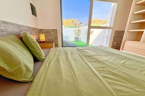 1 bedroom, desk, free WiFi, bed sheets - Bungalow with sea view (Caleta de Fuste)