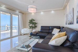 TV, fireplace, DVD player, table football