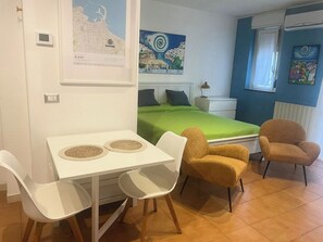 1 camera, una scrivania, ferro/asse da stiro, Wi-Fi gratuito