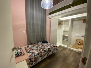 3 chambres, fer et planche à repasser, Wi-Fi, draps fournis