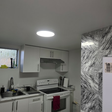 Microwave, oven, stovetop. Private bedroom (2) in shared suit