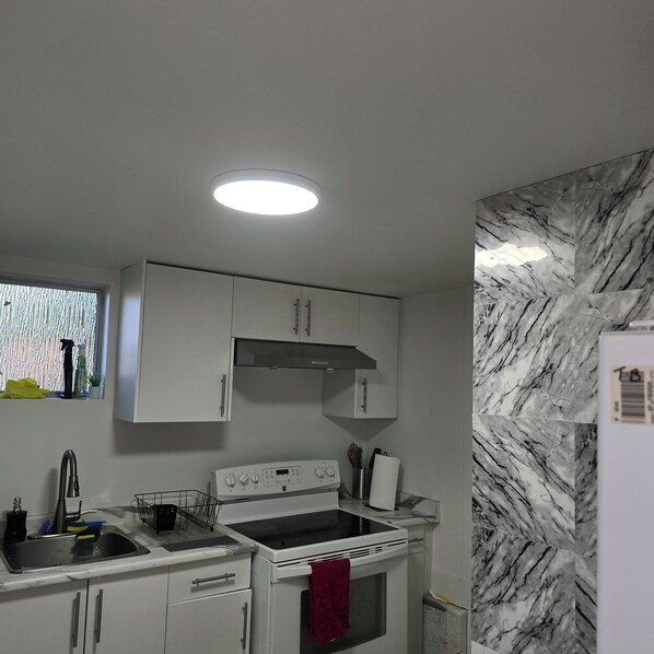 Micro-ondes, four, plaque de cuisson