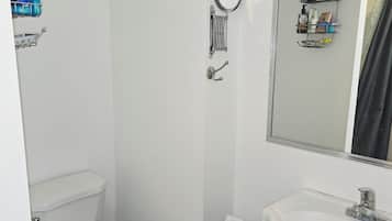 Towels, soap, shampoo, toilet paper
