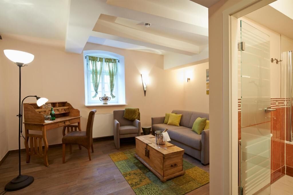 Deluxe Suite, 1 King Bed with Sofa bed, Bathtub, River View | Hypo-allergenic bedding, down comforters, pillowtop beds, minibar