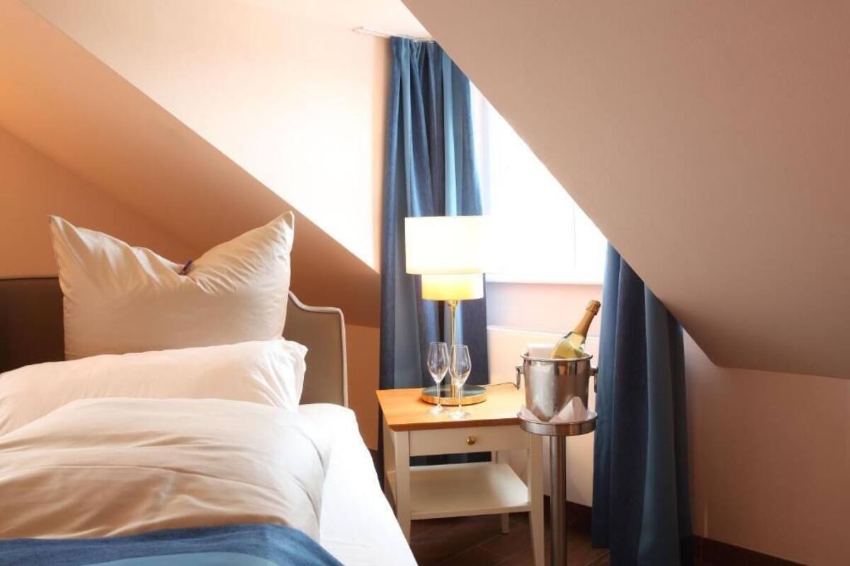 Comfort-Einzelzimmer, 1 grosses Einzelbett, Nichtraucher, Flussblick