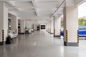 المنطقة المحيطة بالمنشأة