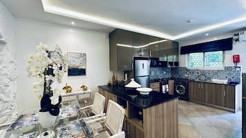 Fridge, microwave, stovetop, coffee/tea maker