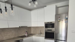 Coffee/tea maker, microwave, oven, stovetop