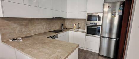 Mikroaaltouuni, uuni, liesi, astianpesukone