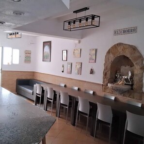 Casa, 3 dormitoris, fumadors, pati | Servei de restauració