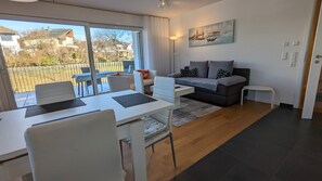 Télévision, lecteur de DVD, chaîne hi-fi