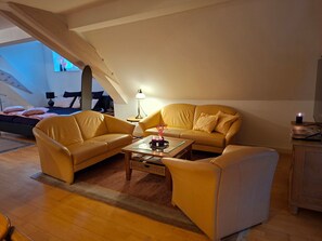 TV, stereo - Holiday Apartment Rosarote Insel – La Vie en Rose (Lindau)