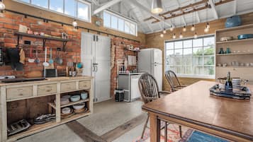 Oven, stovetop, dishwasher