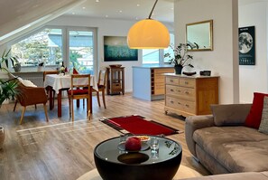 TV - Klosterblick Holiday Apartment in Öhningen – Arrive, Relax, and Experience Lake Constance (Öhningen)