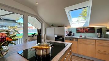 KĂŒhlschrank, Mikrowelle, Ofen, Herdplatte