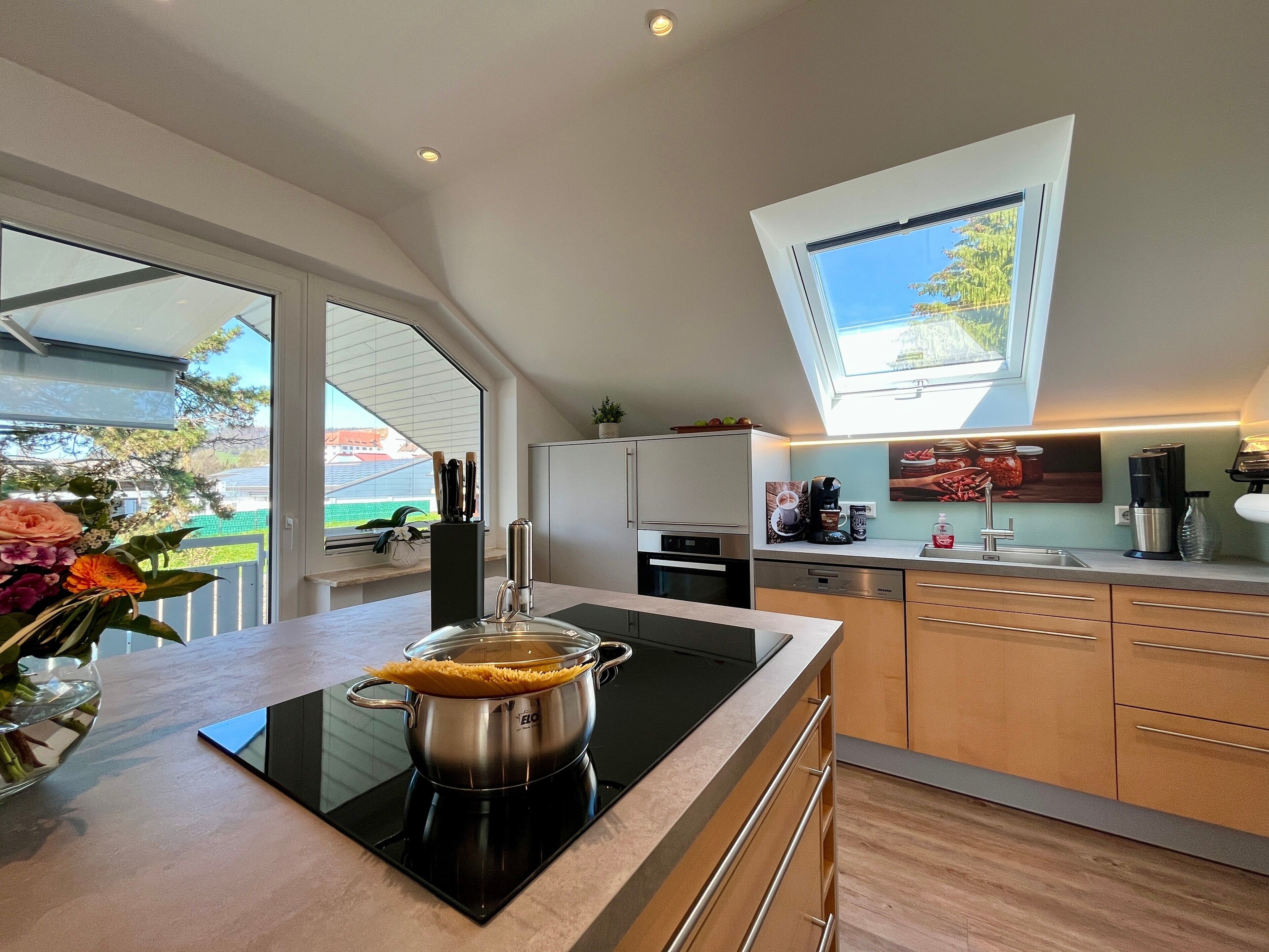 Geladeira, micro-ondas, fogão, cooktop