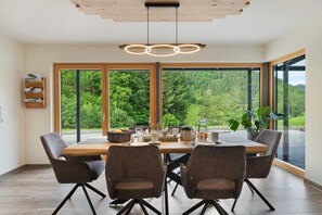 Dining - Apartment 'Waldblick Mühlenbach' with Mountain View, Private Terrace and Wi-Fi (Mühlenbach)
