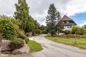 Property grounds - Apartment 'Malsam' with Lake View, Balcony and Wi-Fi (Bräunlingen)