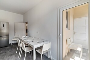 Dining - Holiday Apartment '1st Floor Left' with Balcony and Wi-Fi (Pforzheim)