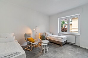 3 makuuhuonetta, silitysrauta/-lauta, ilmainen Wi-Fi, vuodevaatteet