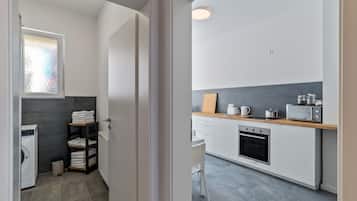 Frigorifero, microonde, forno, piano cottura