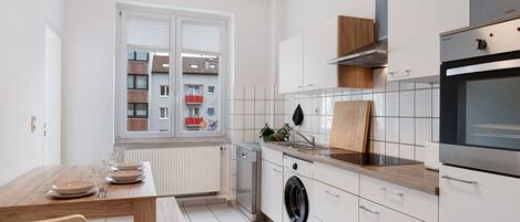 Fridge, microwave, oven, stovetop