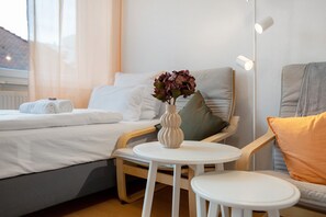 3 bedrooms, iron/ironing board, free WiFi, bed sheets - Apartment '2nd Floor Left' with Wi-Fi (Pforzheim)