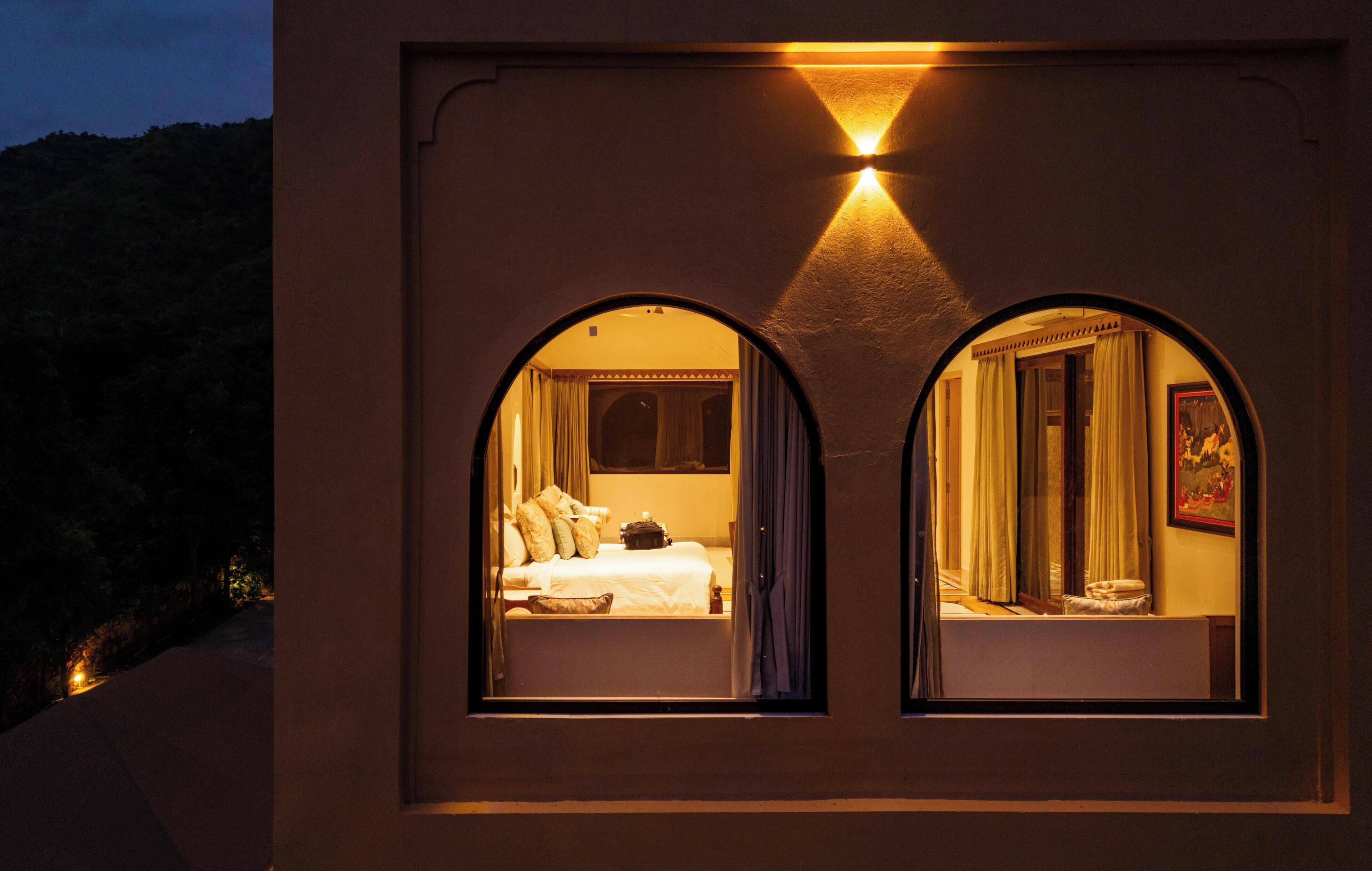 Bagian depan properti - sore/malam