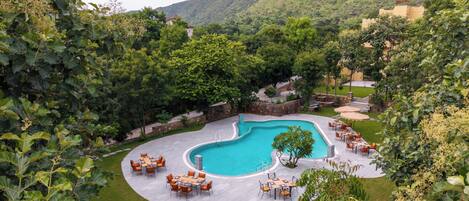 Innenpool, Außenpool