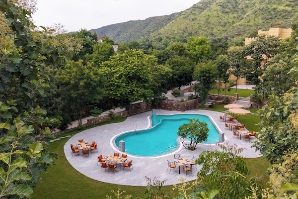 Piscine couverte, piscine extérieure