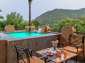 Executive Suite, Balcony, Hill View | Private pool