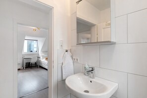 2 slaapkamers, een strijkplank/strijkijzer, gratis wifi, beddengoed