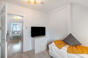 2 bedrooms, iron/ironing board, free WiFi, bed sheets