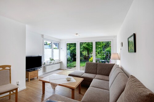 Ferienwohnung 'Mit Garten' mit Terrasse und Garten