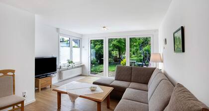 Ferienwohnung 'Mit Garten' mit Terrasse und Garten