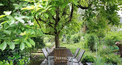 Ferienwohnung 'Mit Garten' mit gemeinsamer Terrasse und privatem Garten