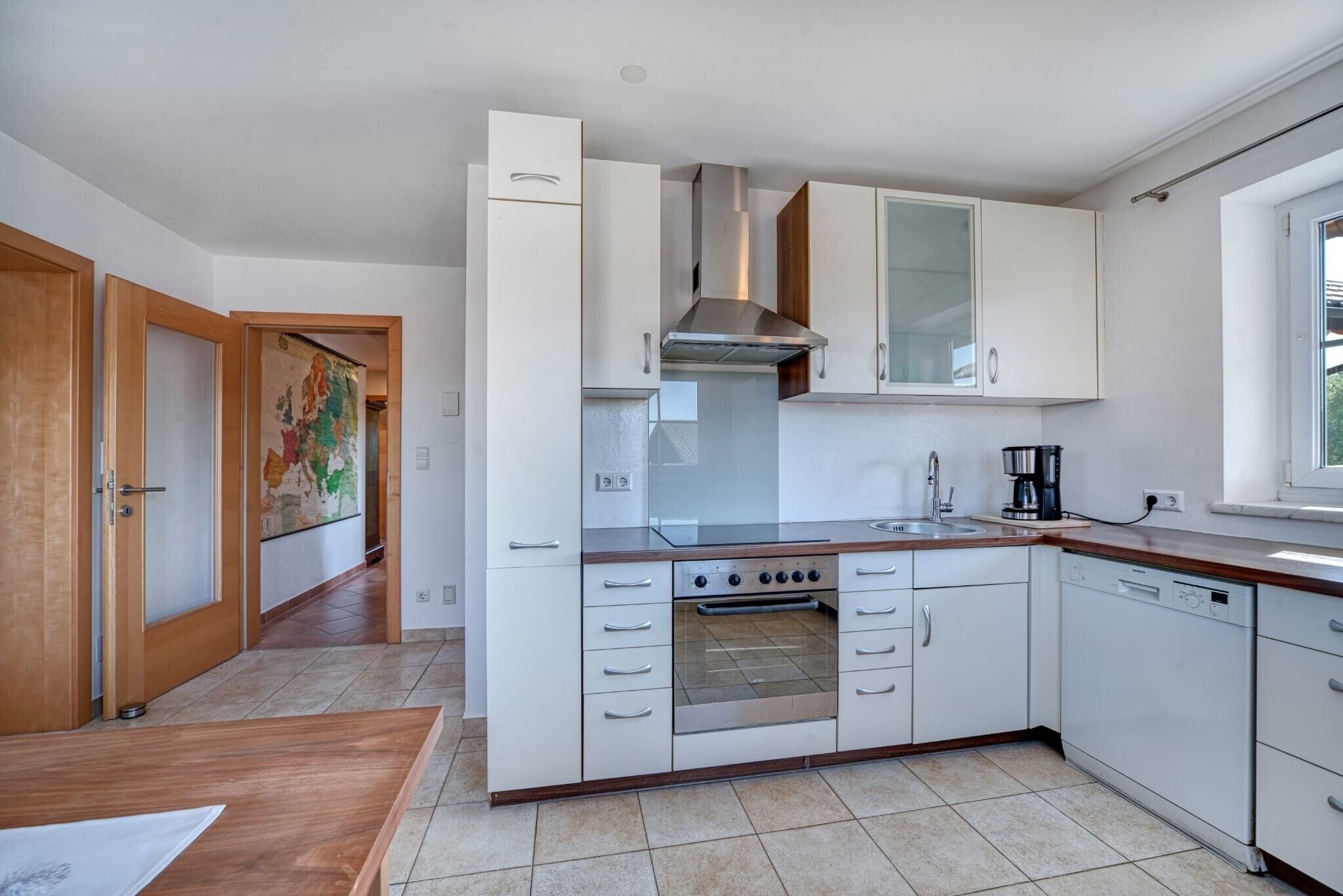 冷蔵庫、オーブン、コンロ、食器洗い機