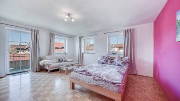 3 bedrooms, free WiFi, bed sheets