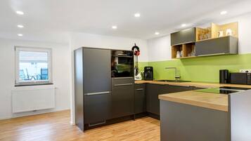 Kühlschrank, Ofen, Herdplatte, Geschirrspüler